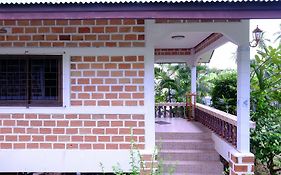 Baan Kwan Charoen Bungalow